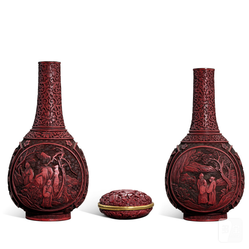 A pair of cinnabar lacquer vases and a box and cover, Ming dynasty, 16th century - Qing dynasty, 19th century | 明十六世紀至清十九世紀 剔紅香盒一件及長頸瓶一對 - 图2